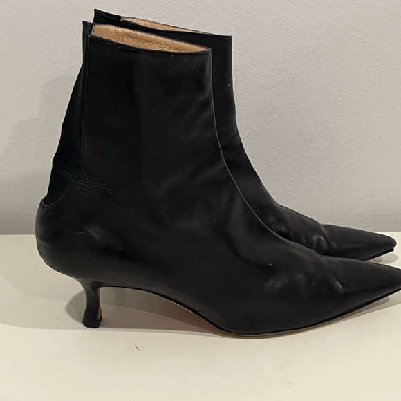 MANOLO BLAHNIK Black Leather Pointed Toe Kitten Heel Ankle Bootie EU38.5 US 8.5 - Picture 3 of 10